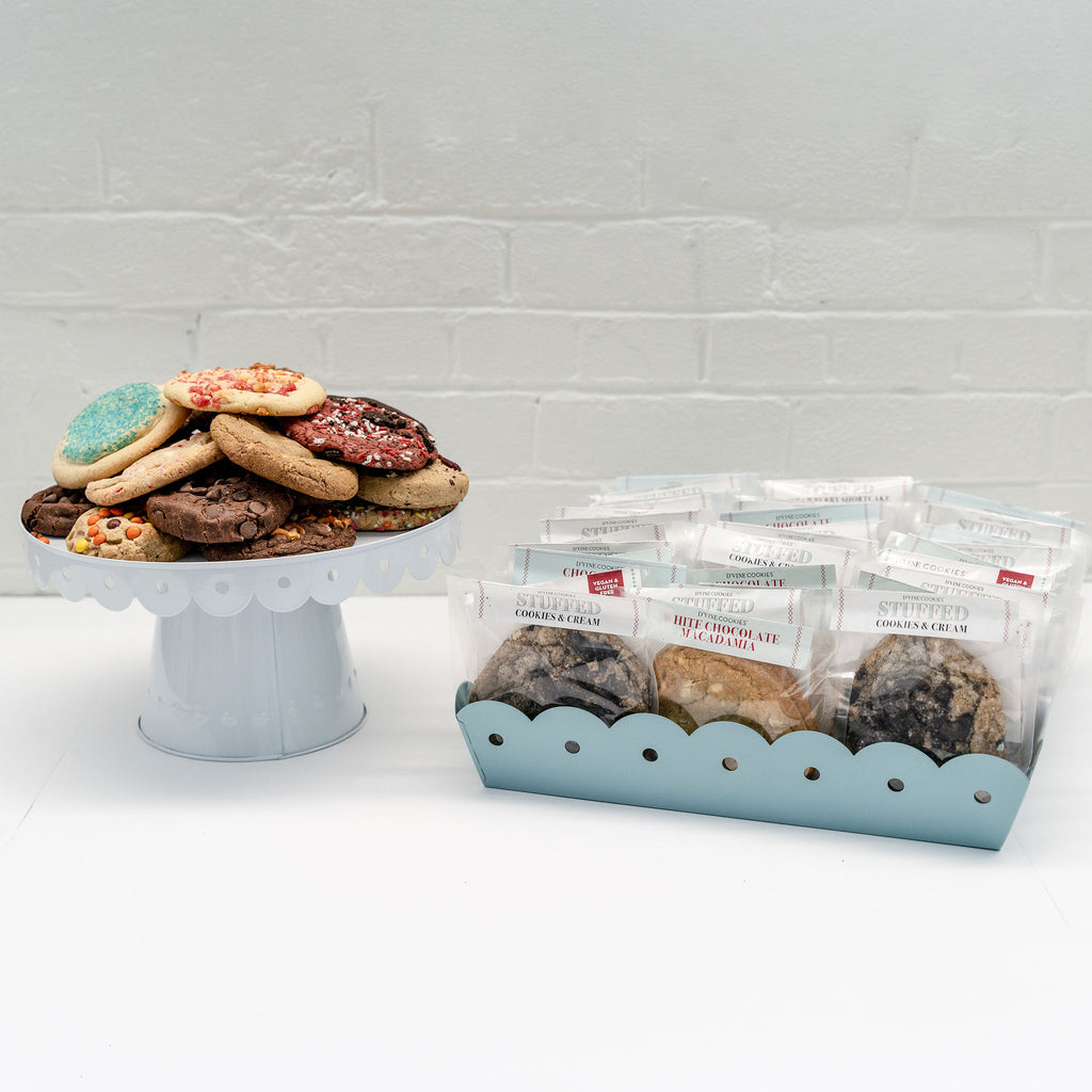 DECORATIVE TRAY WITH 48 ASSORTED COOKIES